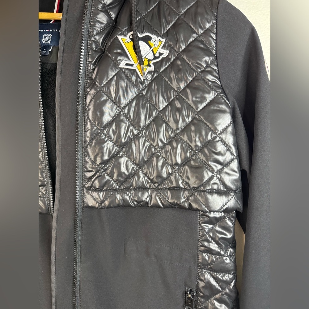 NWOT Tommy Hilfiger NHL Pittsburgh Penguins Quilted Hooded Jacked Black Small - Picture 4 of 15